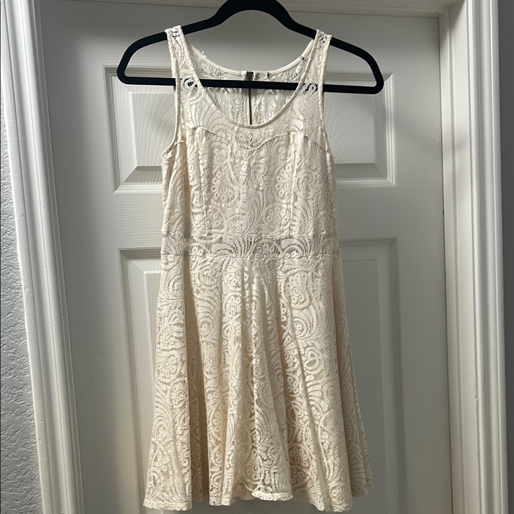Cream Lace Sleeveless Dress